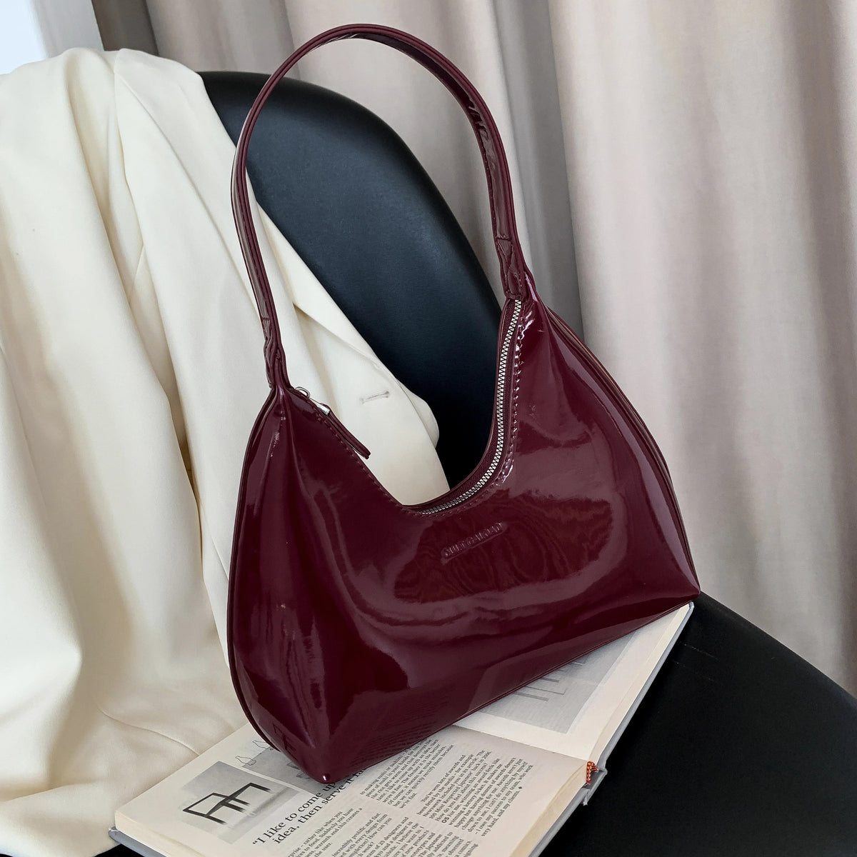 This Is a Patent Leather Shoulder Bag, Fashionable and High-quality Trend, Suitable for Hoing Out Shopping and Dating