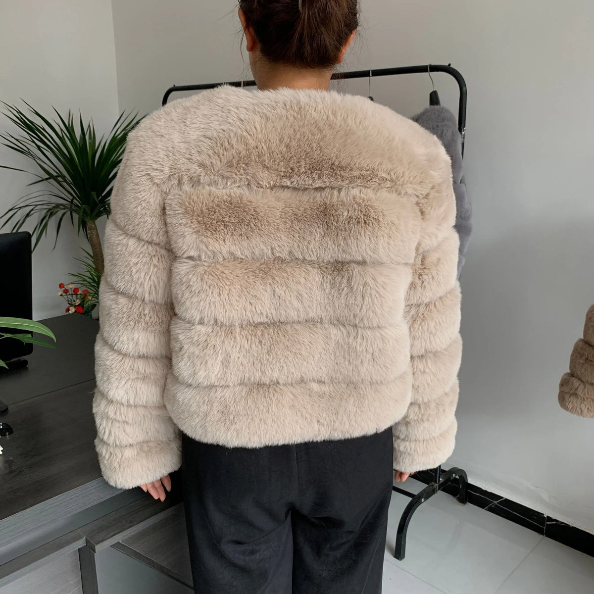 Women's Fashion faux fur coat super hot Autumn Winter women short Faux fox fur fluffy jacket high quality 7xl Ladies furry coats