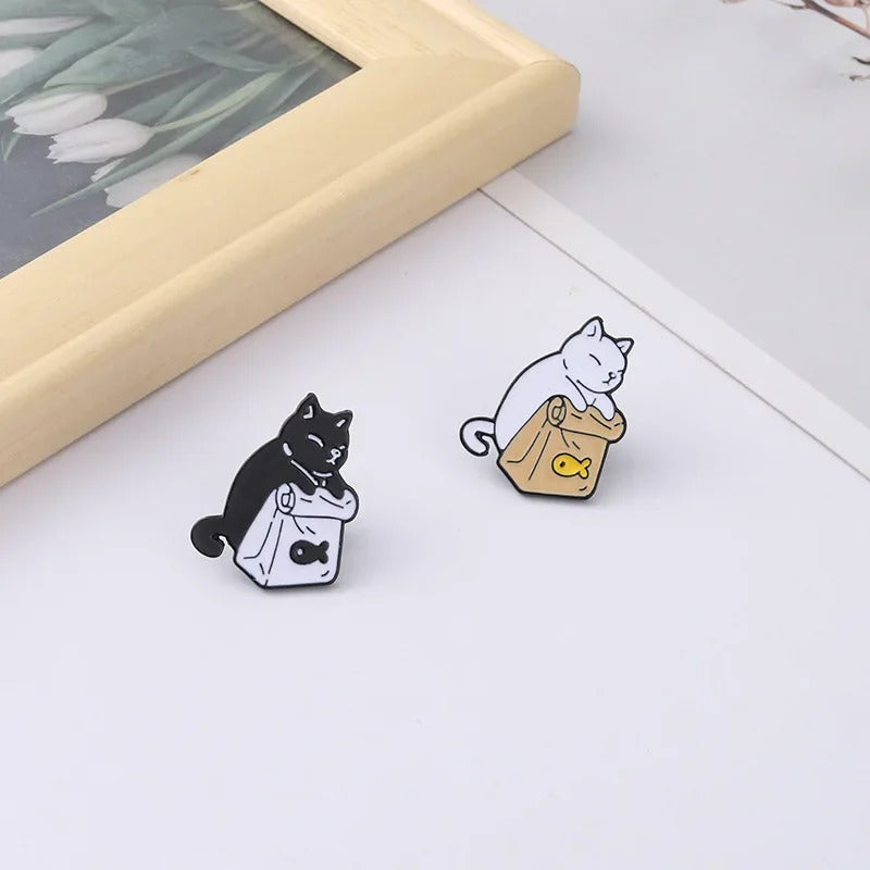 2PCs Cute Black White Cat Brooch Cartoon Animal Lapel Pin Jewelry Gifts Badge Clothes Backpack Accessories