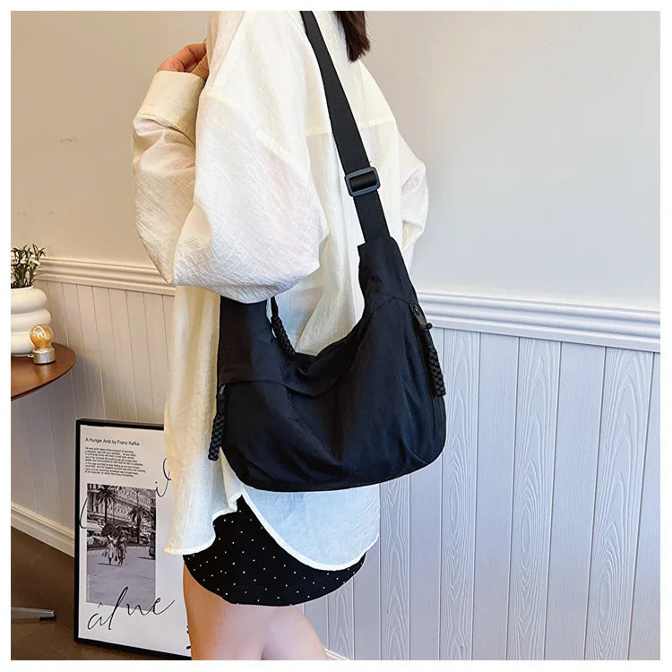 Fashionable and minimalist Korean version dumpling bag, popular this year, new high-quality shoulder bag, large capacity tote cr