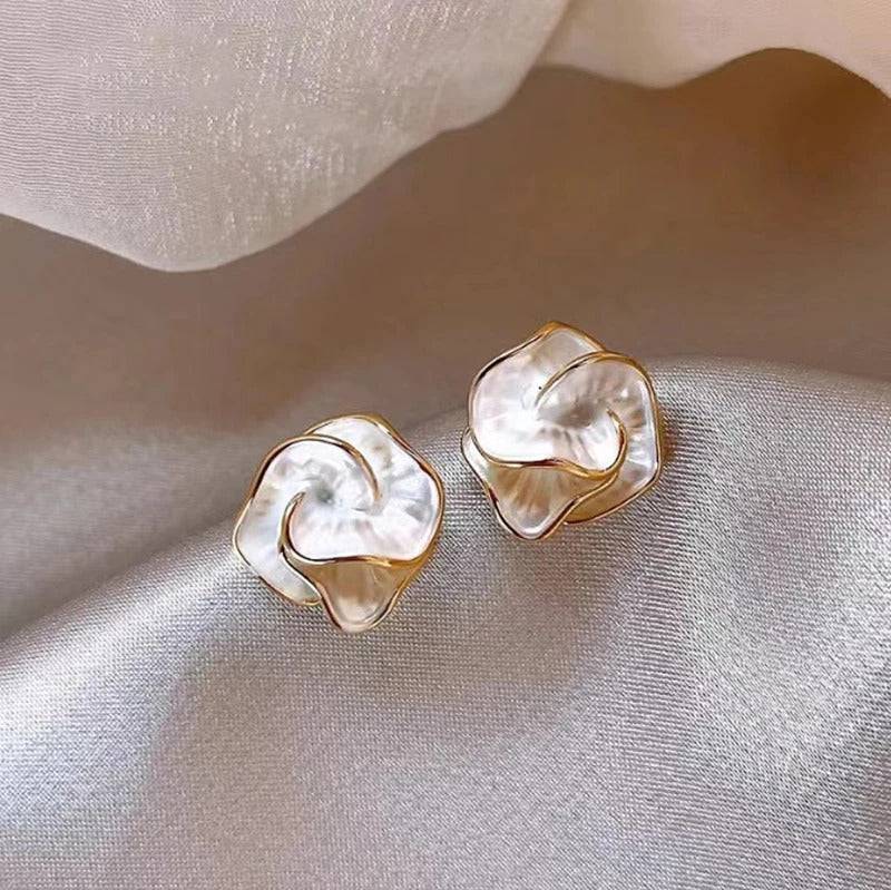 Gentle Camellia Earrings Light Luxury Fashionable Temperament High End Feeling Niche Design Flower Earrings For Women