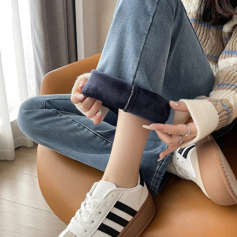 2023 Fashion New Women Warm Plush Flared Jeans Thermal Fleece Loose Denim Pants Female High Waist Urban Straight Flare Trouser