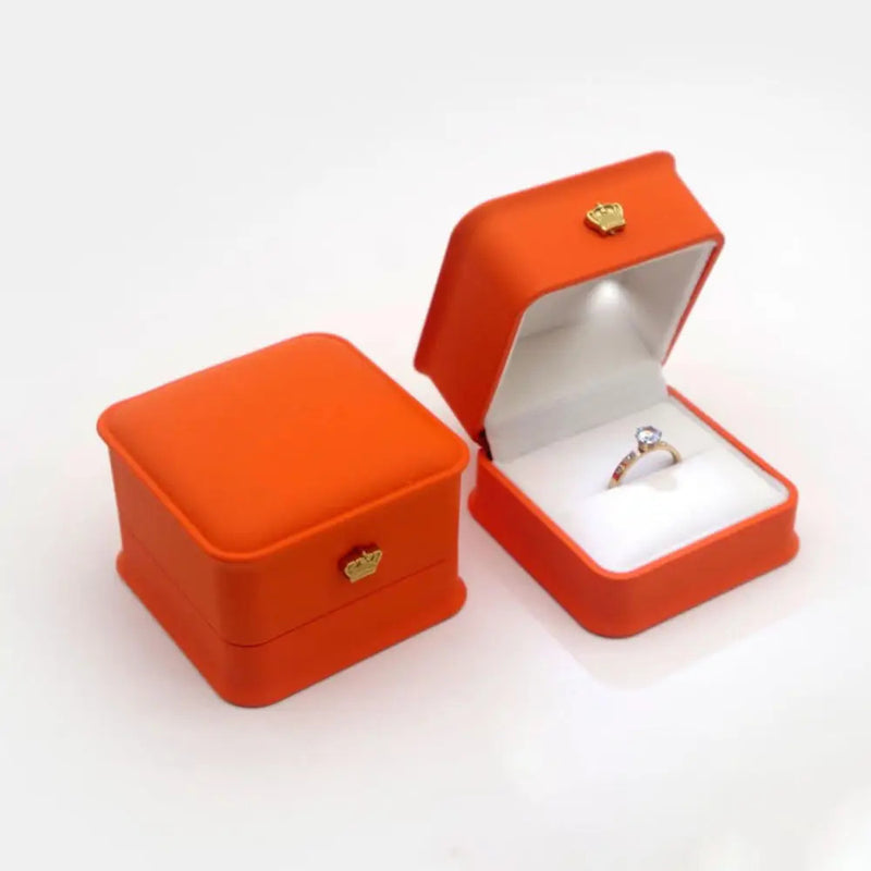 1 Pcs LED Jewelry Ring Box Luxury Velvet Rubber Necklace Pendant Gifts Display With Light For Proposal Engagement Wedding Case