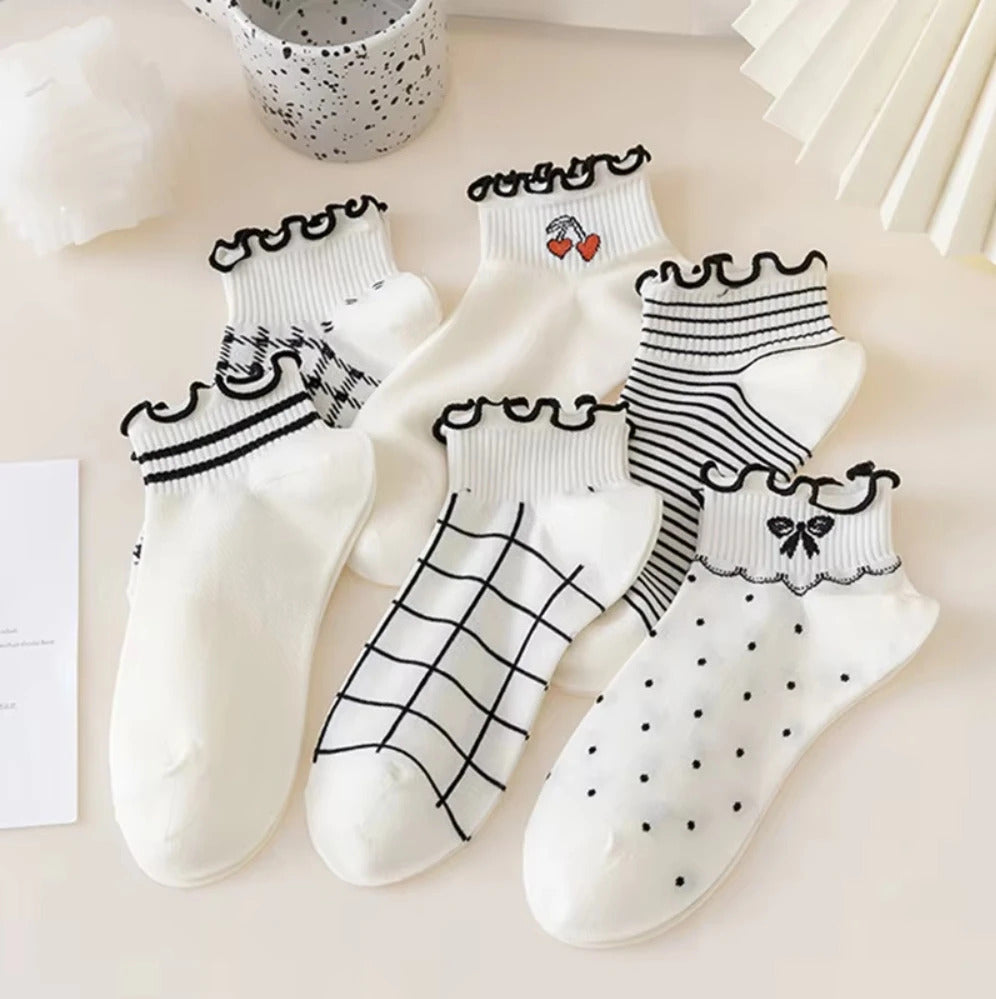 4 Pairs Letter & Heart Print Socks, Comfy & Cute Street Mid Tube Socks, Women's Stockings & Hosiery