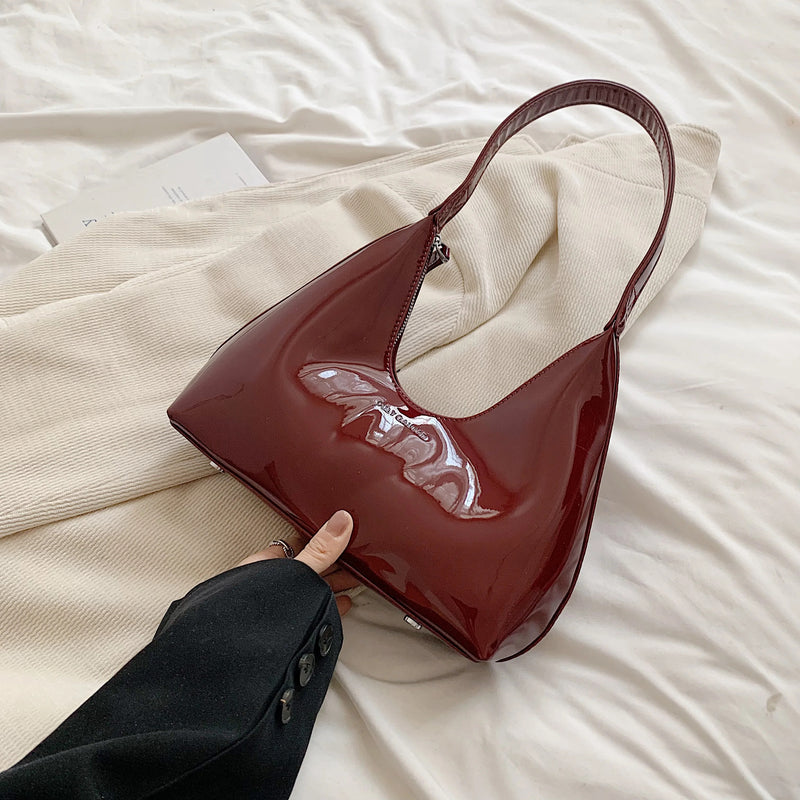 This Is a Patent Leather Shoulder Bag, Fashionable and High-quality Trend, Suitable for Hoing Out Shopping and Dating